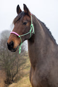 Touwhalster pastel mint met babyroze neus en oorband